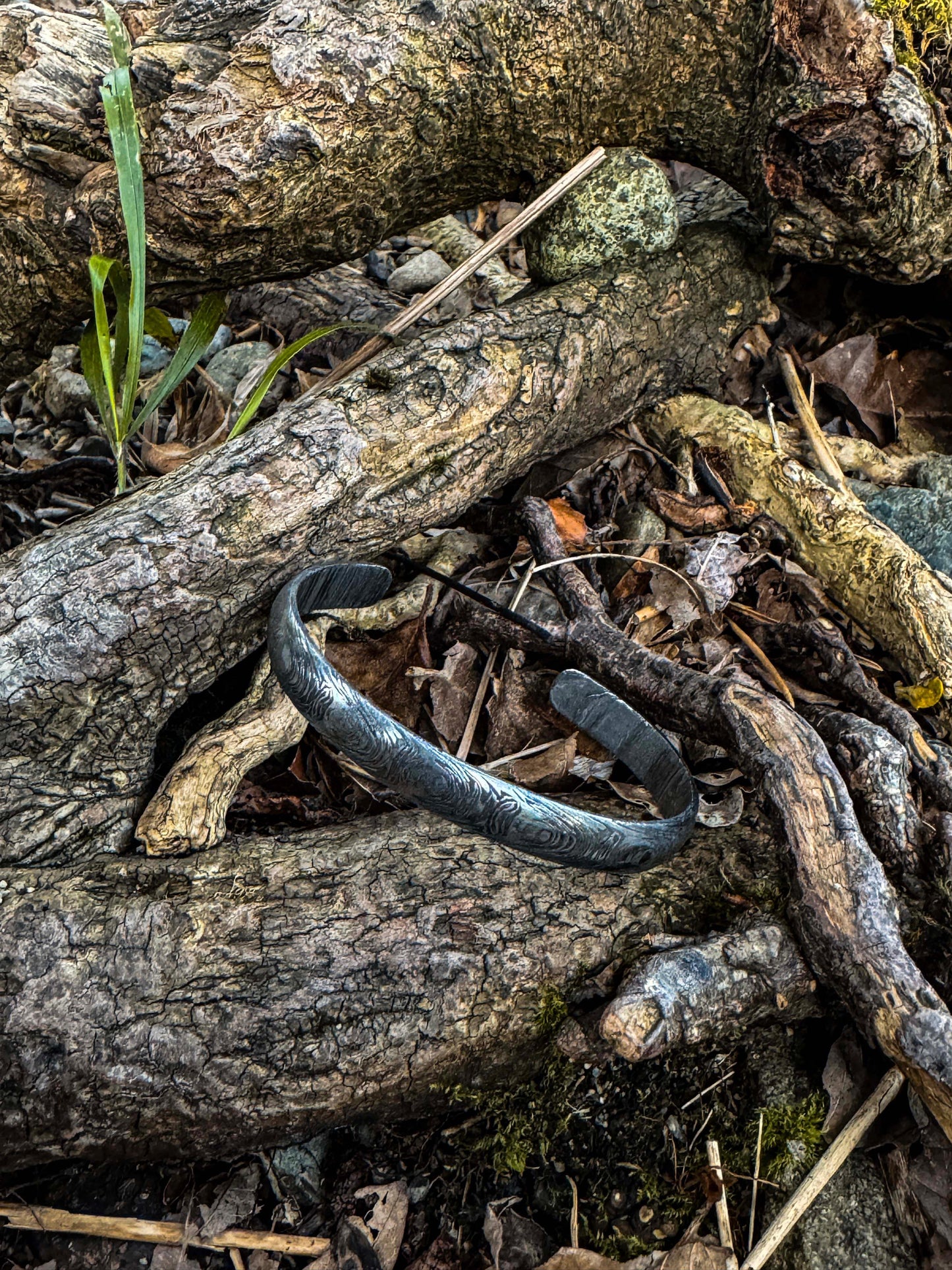 Damascus Bracelet In Black - Valrea